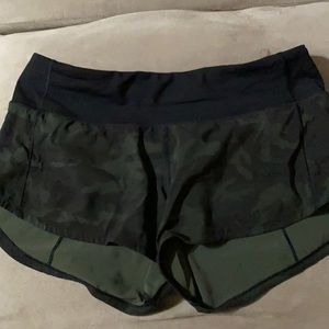 Lululemon shorts size 4